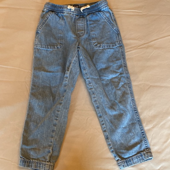 Gap jeans size small and 5 bundle. Great condition. - Picture 7 of 9